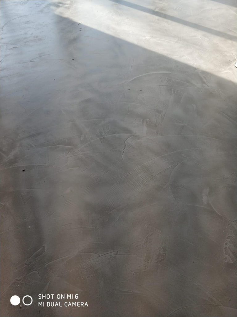 Fußboden in Betonoptik – stilvolle, moderne Bodenbeschichtung für einen industriellen Look.